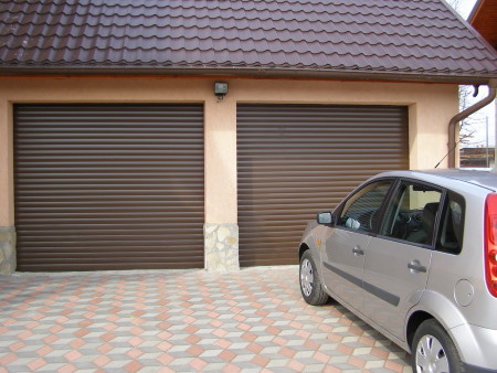 Montare uși de garaj casa